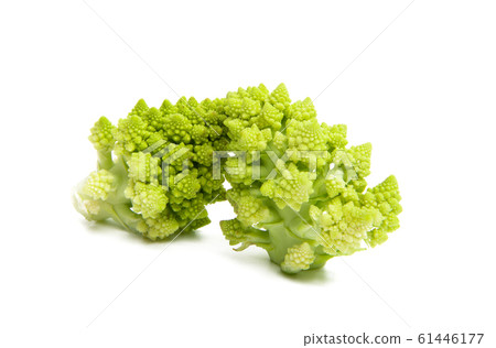 Cabbage Romanescu isolated 61446177