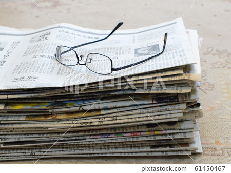 Newspaper glasses 61450467