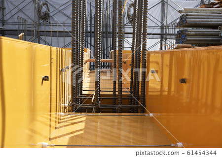 模板：在澆築混凝土之前在模板中形成支柱的鋼筋 61454344