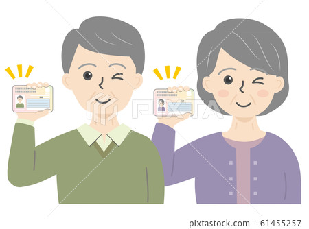 帶我的身份證的老年男女上半身 61455257