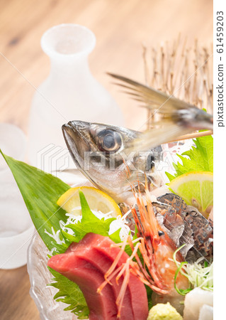 Sashimi platter and sake 61459203