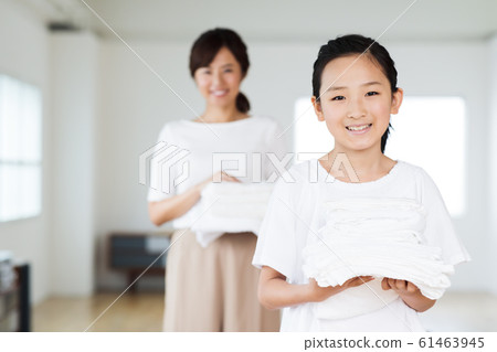 家庭父母和孩子家庭女性生活 61463945