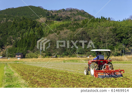 農業機械_拖拉機,耕作 農業機械_拖拉機,耕作 61469914