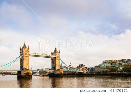 London evening scene where the weather changes rapidly 61470171