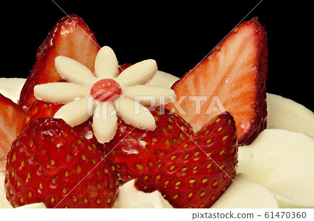 [草莓蛋糕]（深度合成） 61470360