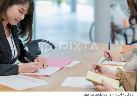 大學就業輔導 61473356