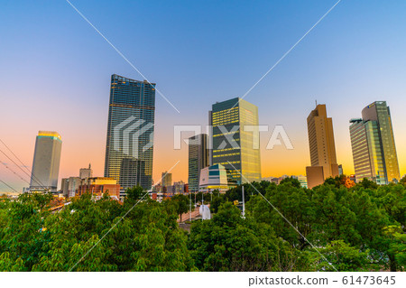 日本橫濱城市景觀從櫻木町看的建築物 61473645