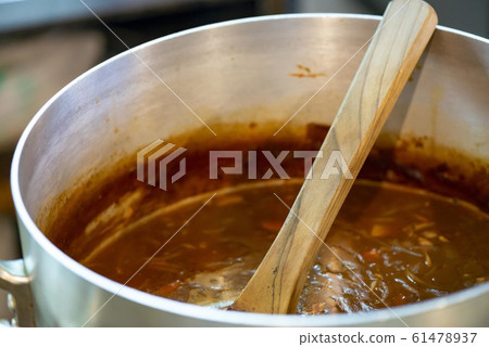 Make curry Make curry 61478937