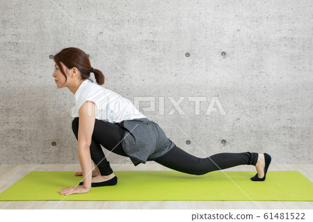 Women stretching 61481522