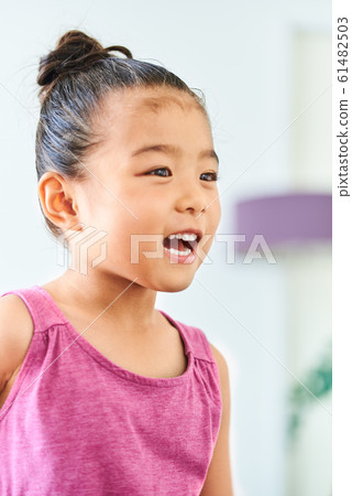 包子頭髮的女孩 61482503