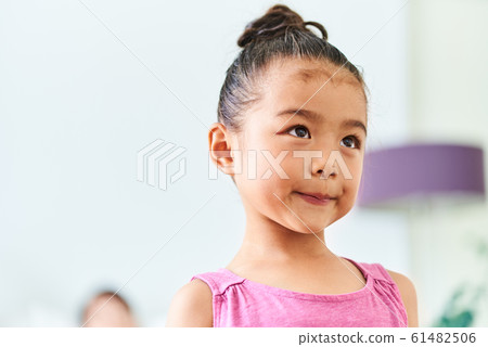 bun頭的女孩 61482506