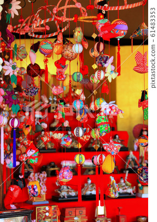 Hanging chicks displayed in an old private house 61483353