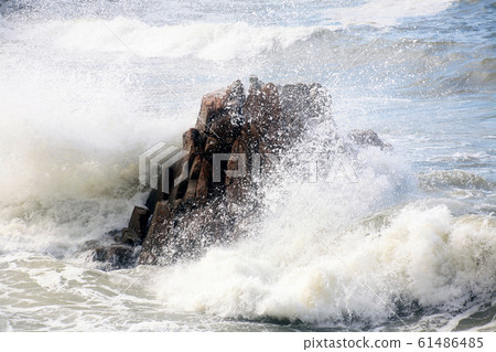 Rocks and waves Rocks and waves 61486485