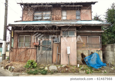 Unoccupied house 61487988