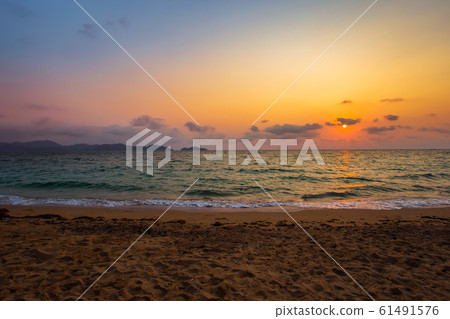 Reflection, Scenics, Sunrise 61491576