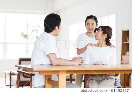 Family, parent and child, family living 61492337