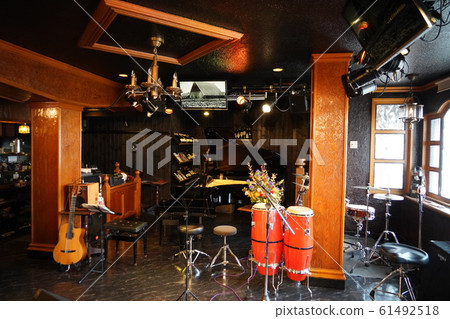 一天結束時有爵士咖啡館 一天結束時有爵士咖啡館 61492518
