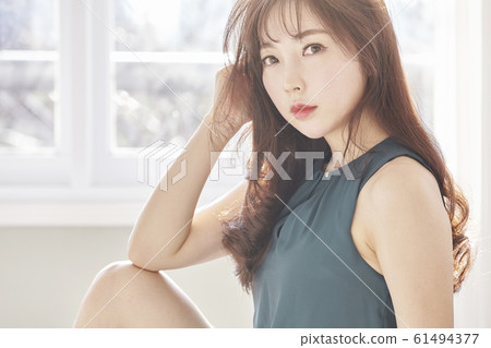 女商人，年輕女子，早晨，禮服，客廳，房間，房子，美女 61494377
