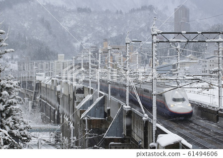 The snow removal facility moves: Go to the Joetsu Shinkansen E4 series Max 61494606