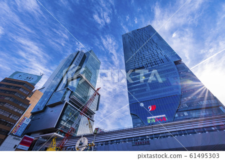 澀谷站前的高層建築和銀座線正在建設的新房（2019年12月） 61495303