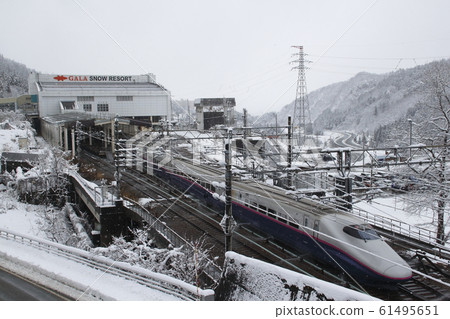 冬季上越新幹線 Gala 湯澤站和 E2 系列列車 冬季上越新幹線 Gala 湯澤站和 E2 系列列車 61495651