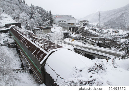 Joetsu Shinkansen main line tunnel and branch line Gala Yuzawa Station 61495852