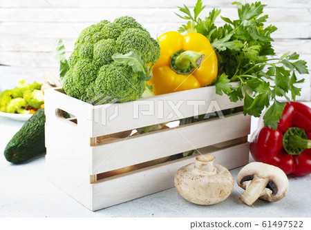 raw vegetables 61497522