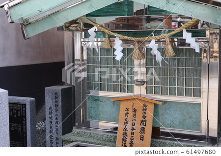 大阪天滿宮的“神水社” 大阪天滿宮的“神水社” 61497680