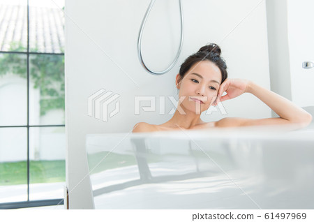 一個女人洗個澡 61497969