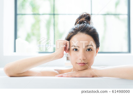 A woman taking a bath 61498000