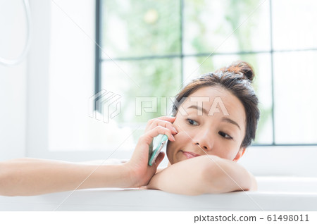 一個女人洗個澡 一個女人洗個澡 61498011