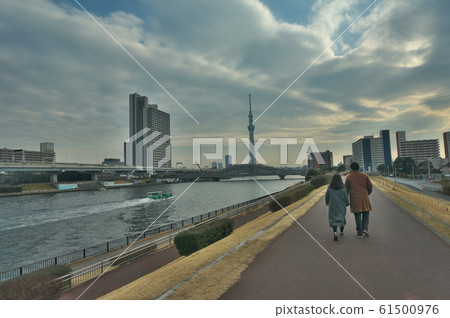 Riverbed walk 61500976