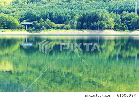 根室本線Kiha 40和綠水鏡金山湖 61500987