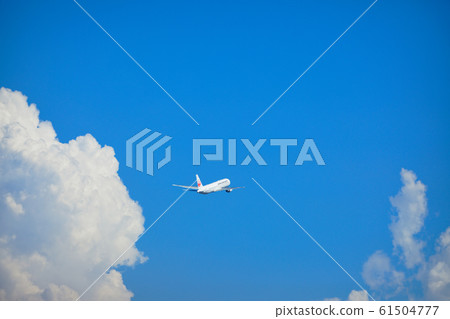 在藍天的班機 61504777