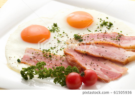Bacon egg 61505936