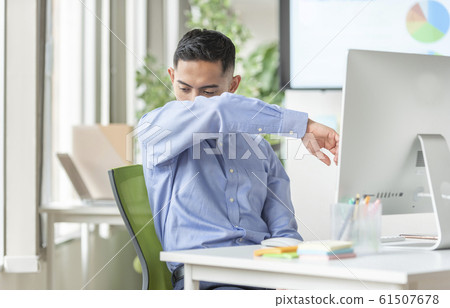 關心氣味的男人 關心氣味的男人 61507678
