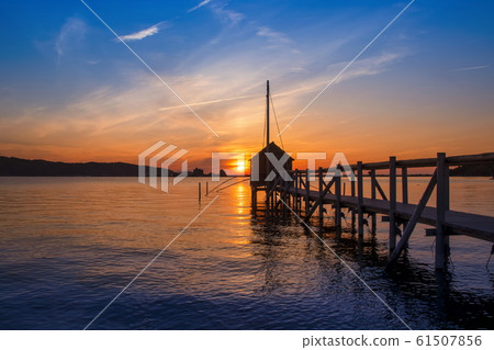 多哥湖的夜景 61507856
