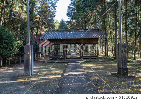 Kamagata Hachiman Shrine Main Gate Arashiyama Town, Saitama Prefecture 61510912