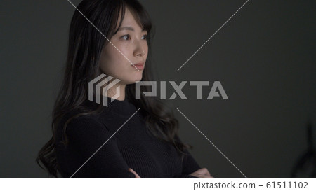 Beauty Woman with folded arms Beauty Woman with folded arms 61511102