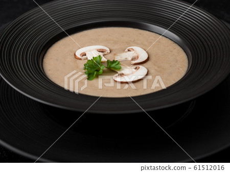 Black restaurant plate of creamy chestnut Black restaurant plate of creamy chestnut 61512016
