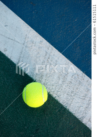 tennis ball on a tennis court 61515111