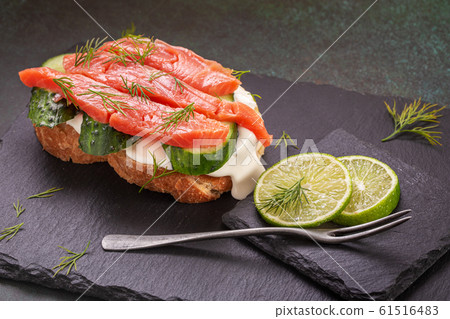 Salted salmon sandwich 61516483