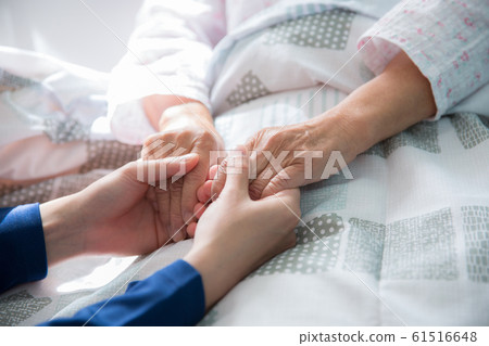 女高管和照顧者 女高管和照顧者 61516648