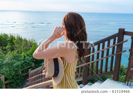海灘度假村女士旅行圖像 海灘度假村女士旅行圖像 61519466