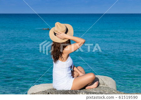 女孩獨自旅行形象 女孩獨自旅行形象 61519590