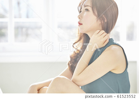 女商人，年輕女子，早晨，禮服，客廳，房間，房子，美女 61523552