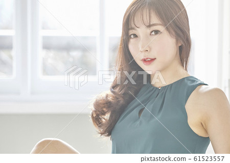 女商人，年輕女子，早晨，禮服，客廳，房間，房子，美女 61523557