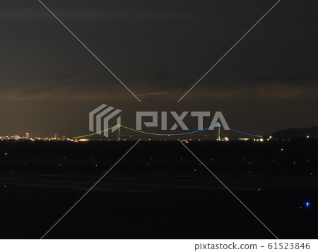 萬葉岬從播磨的那霸海岸和明石海峽大橋的夜景 61523846