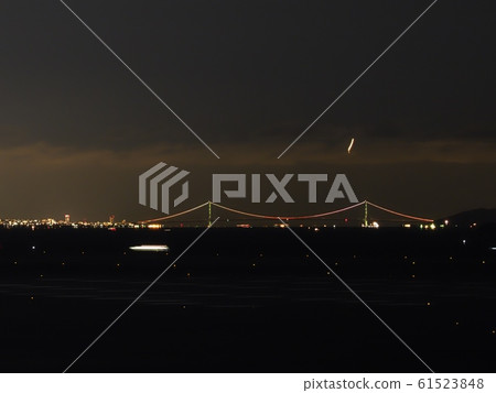 萬葉岬從播磨的那霸海岸和明石海峽大橋的夜景 61523848