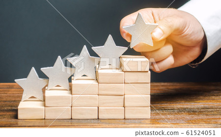 Critic puts the fifth star. The concept of the rating of hotels and restaurants. The evaluation of visitors. Quality level, good service. Best customer rating. Feedback. Satisfaction 61524051